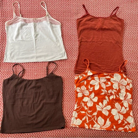 Lot of 4 spaghetti strap camisoles 🌺 - Picture 2 of 8